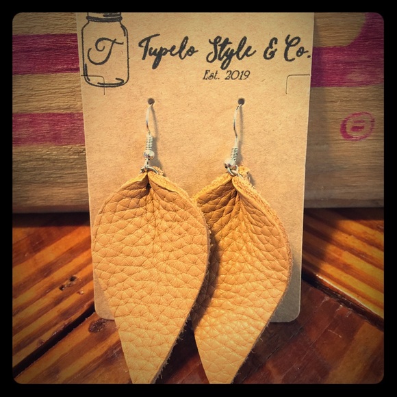 Leather Leaf Earrings 🍂 🍁 - Picture 1 of 4
